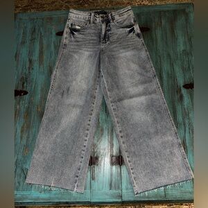 Judy Blue Lightwash Wide Leg Crop Women’s Jeans - Size 1/25